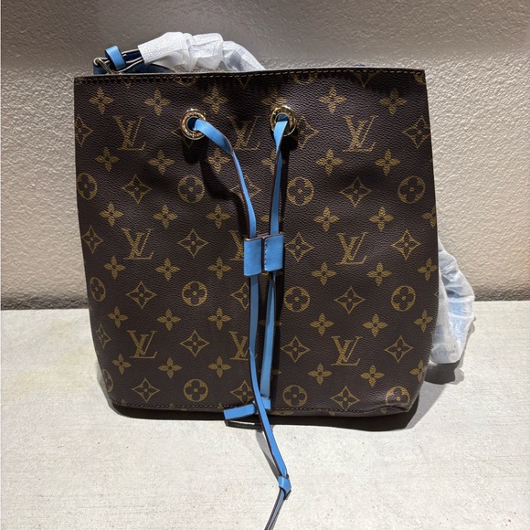 Neonoe blue bucket bag - Picture 1 of 3